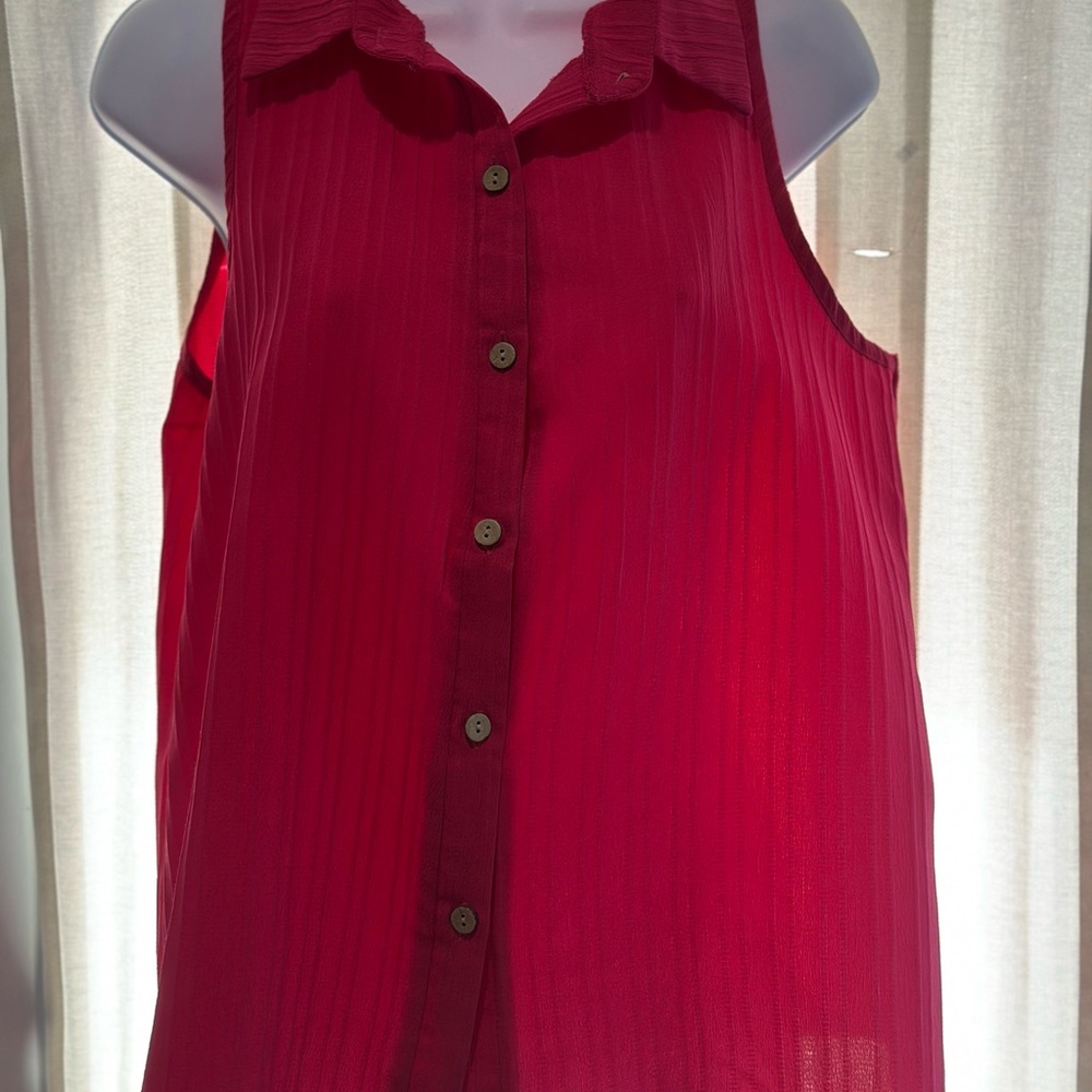 Sleeveless hot pink Button-Up Top
